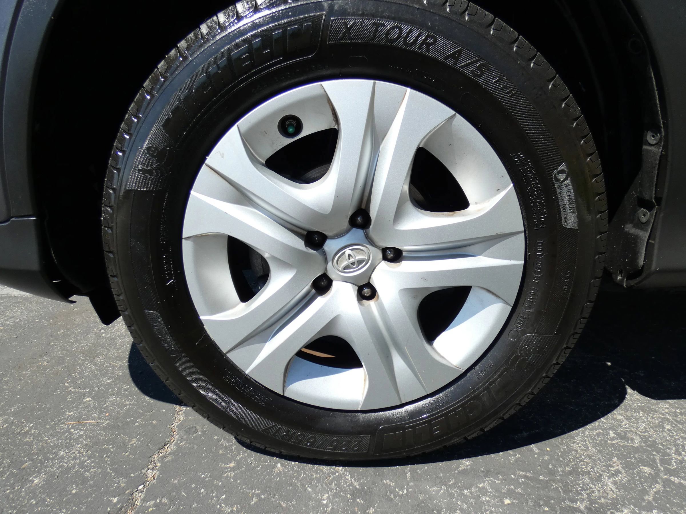 Used 2015 Toyota RAV4 LE image 19