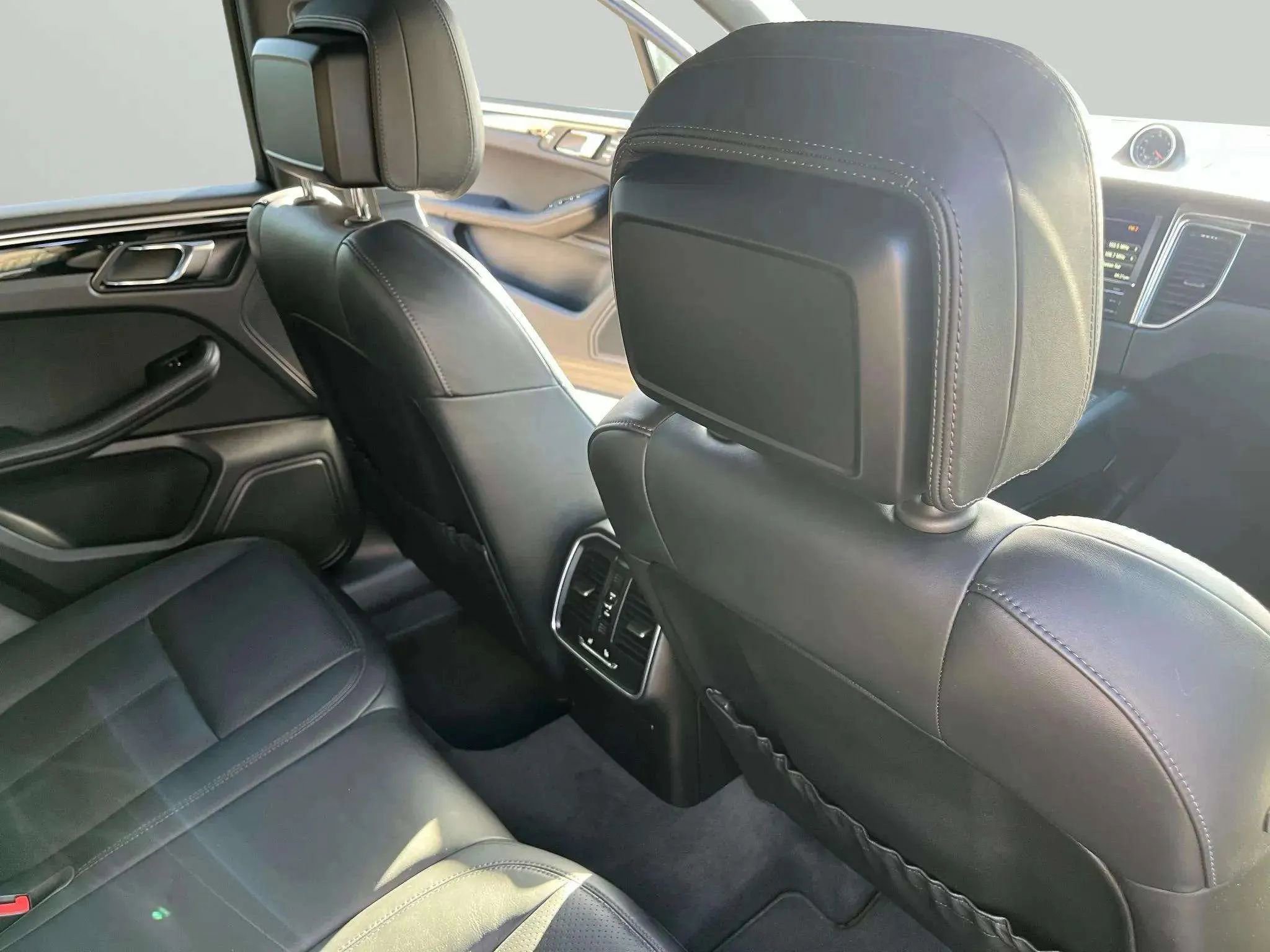 Used 2016 Porsche Macan S image 27