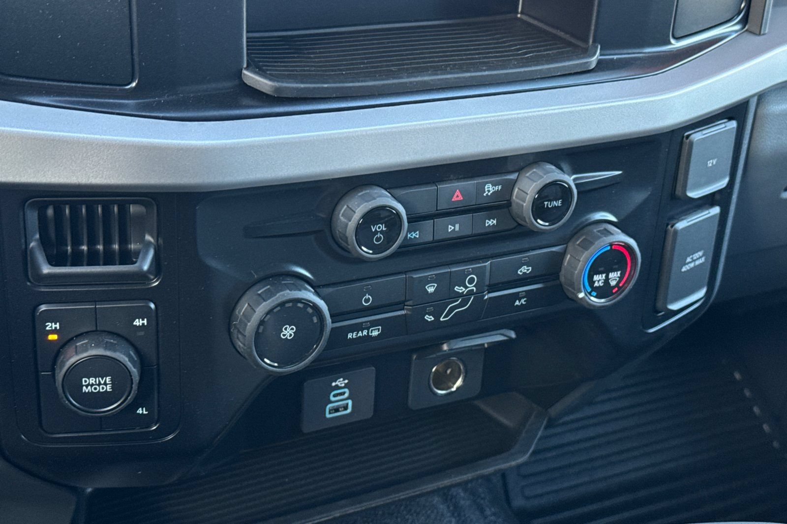 New 2025 Ford F550 4x4 SuperCab Super Duty image 21