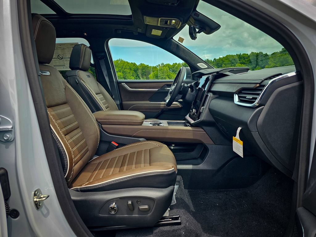 New 2026 GMC Acadia Denali Ultimate w/ LPO, Floor Liner Package AWD/4WD image 45