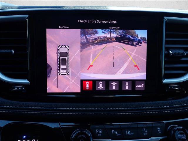 Used 2023 Chrysler Pacifica Touring-L AWD/4WD image 19