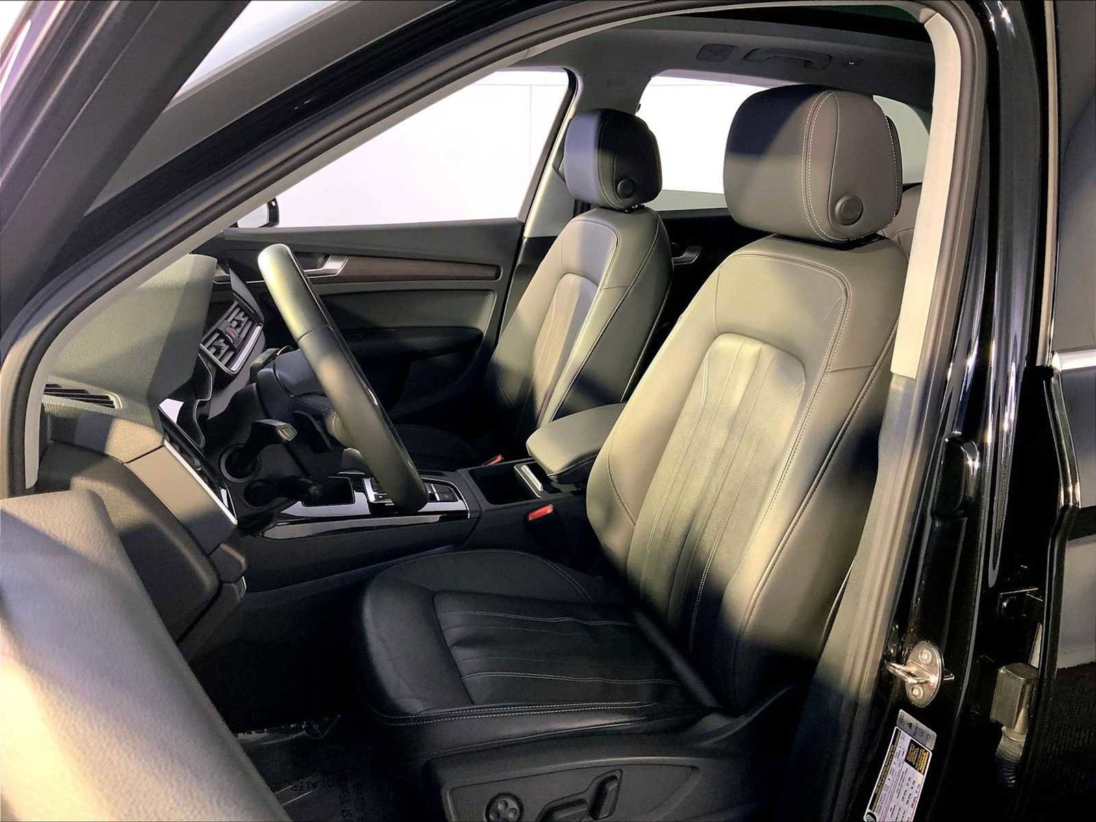 Used 2021 Audi Q5 Premium w/ Convenience Package image 5