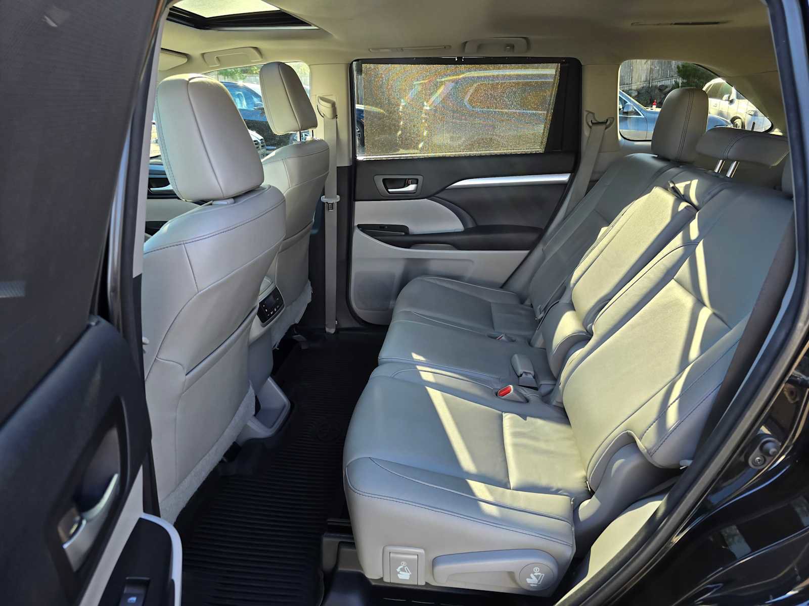 Used 2017 Toyota Highlander XLE image 17