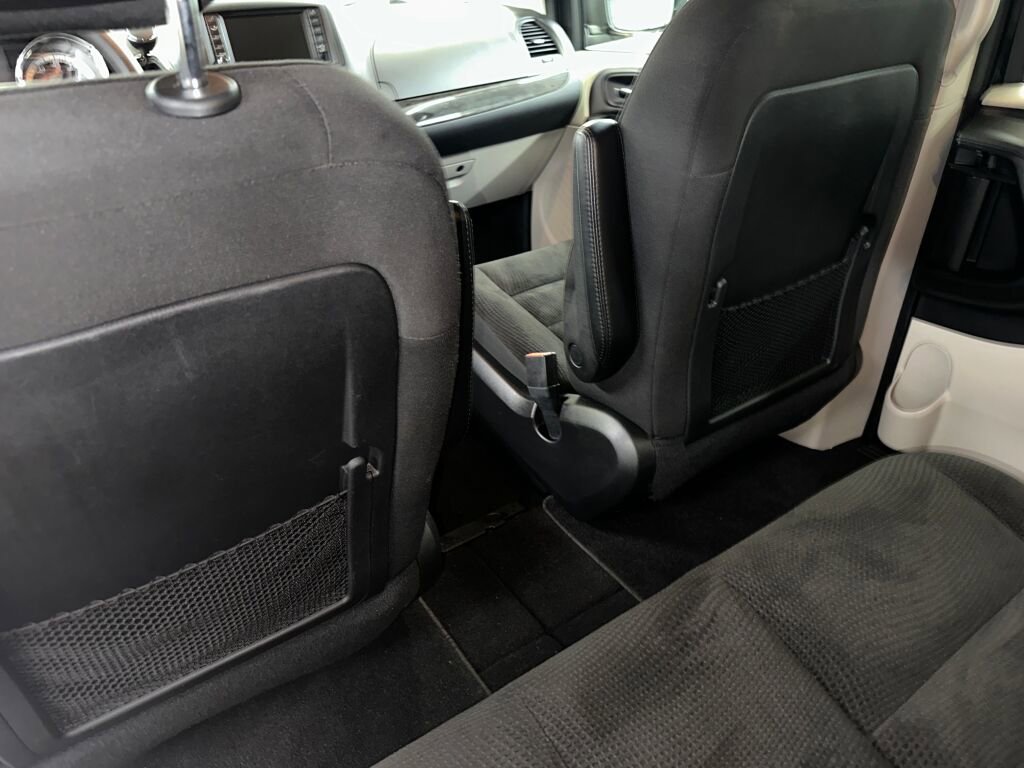 Used 2019 Dodge Grand Caravan SE image 14