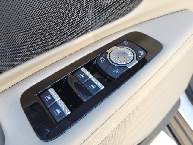 Used 2024 Lincoln Nautilus Premier AWD/4WD image 9