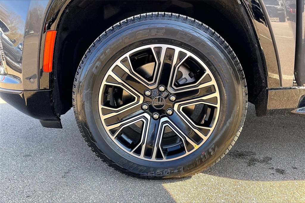 New 2026 Jeep Grand Wagoneer 2WD image 12