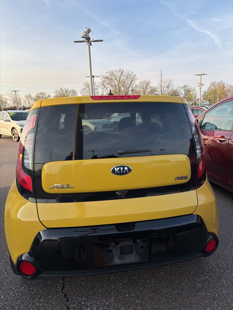 Used 2016 Kia Soul + image 6