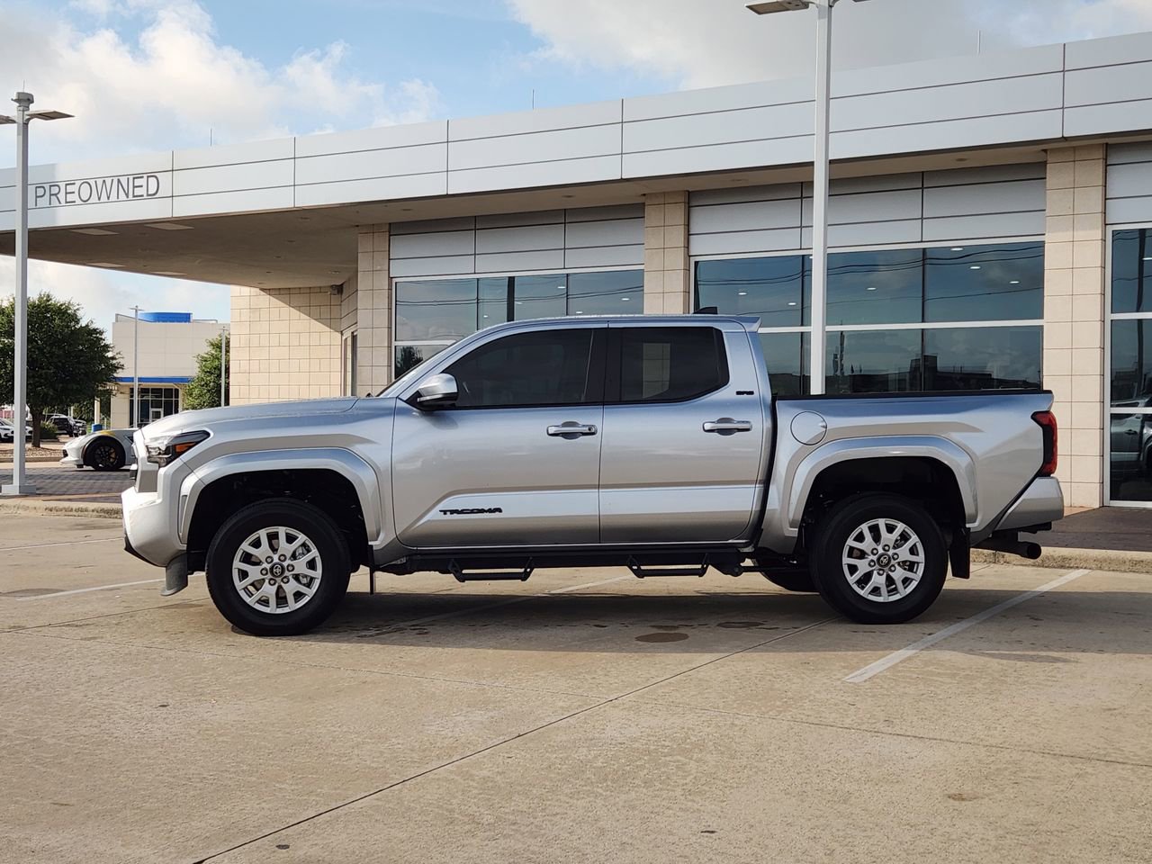 Used 2024 Toyota Tacoma SR5 RWD image 4