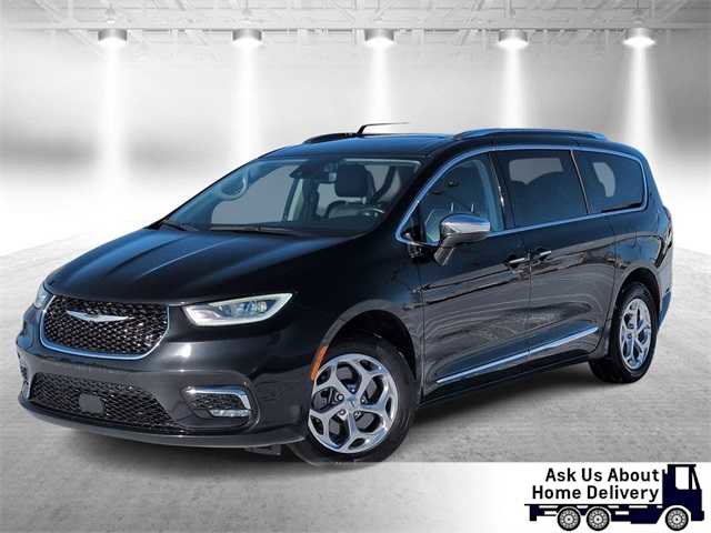 Used 2021 Chrysler Pacifica Limited w/ Uconnect Theater Family Group