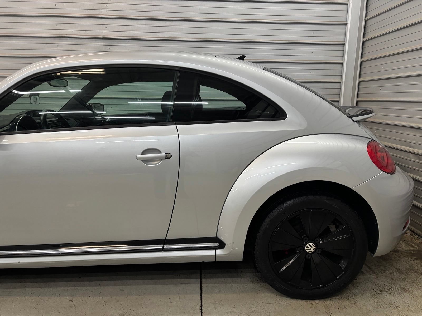 Used 2014 Volkswagen Beetle R-Line FWD image 5