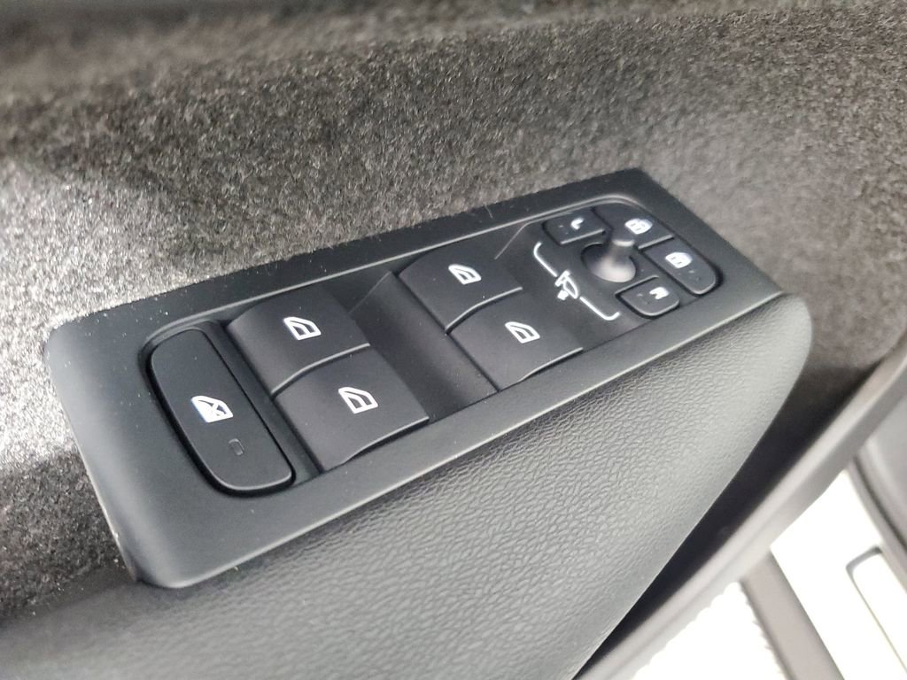 Certified 2026 Volvo XC40 B5 Core w/ Climate Package image 22