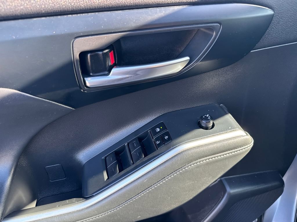 Used 2022 Toyota Highlander XLE image 38