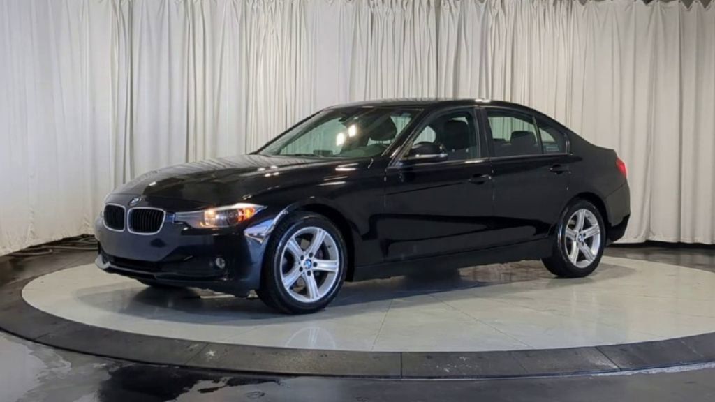 Used 2014 BMW 320i xDrive Sedan AWD/4WD image 5