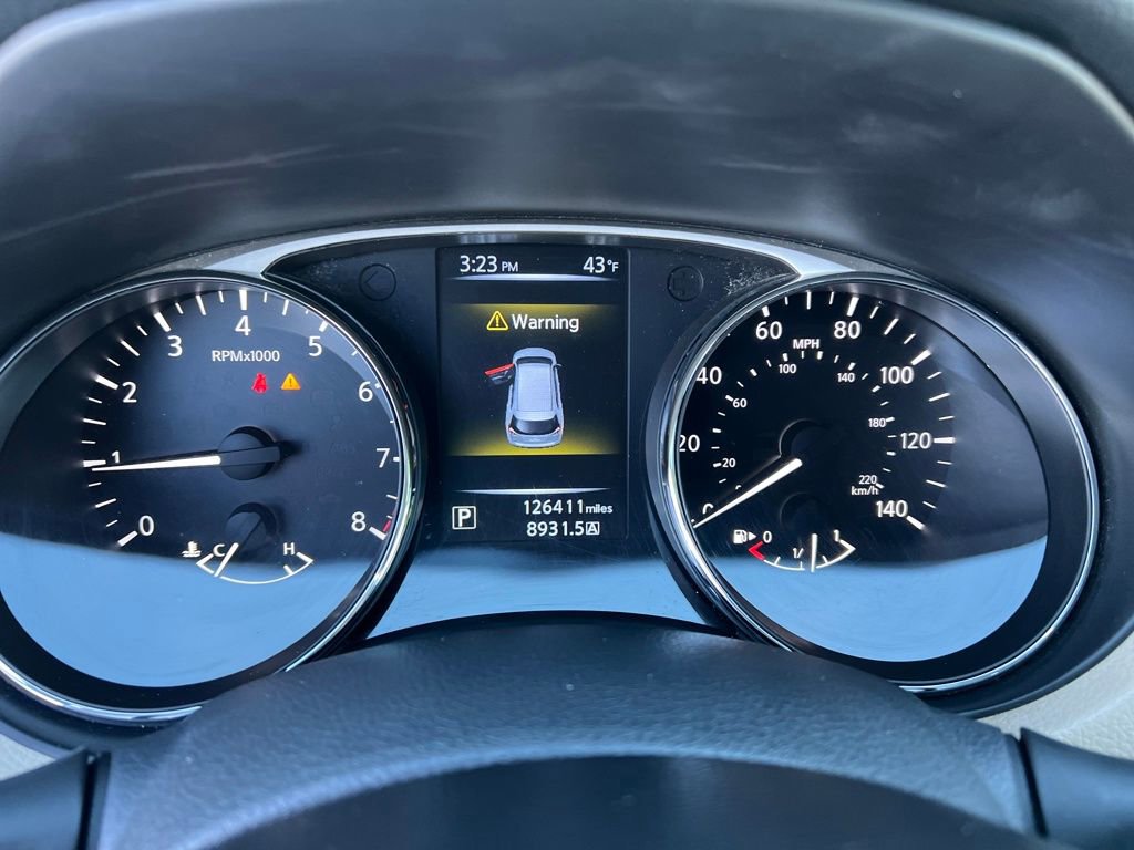 Used 2016 Nissan Rogue SV w/ SV Moonroof Package image 14