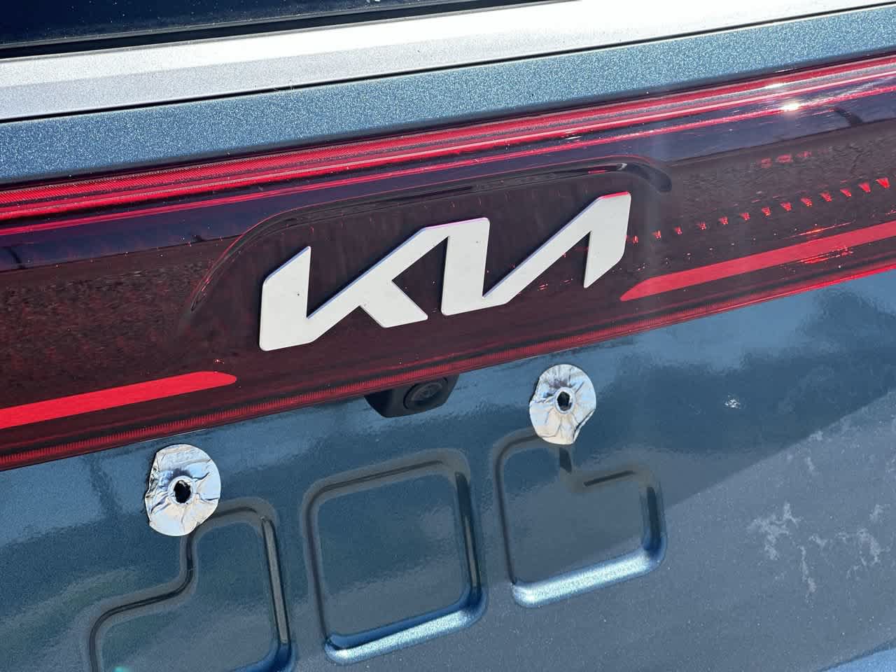 Used 2024 Kia Carnival EX FWD image 11