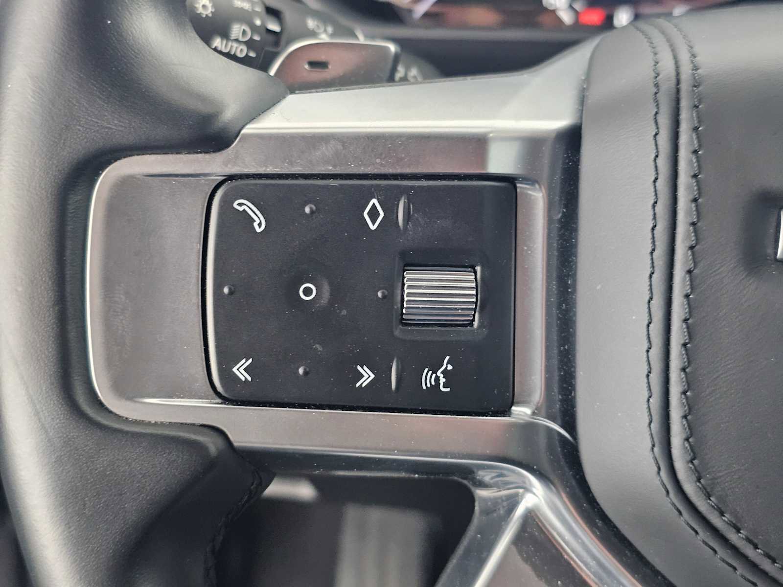 Used 2023 Land Rover Discovery Metropolitan Edition image 27