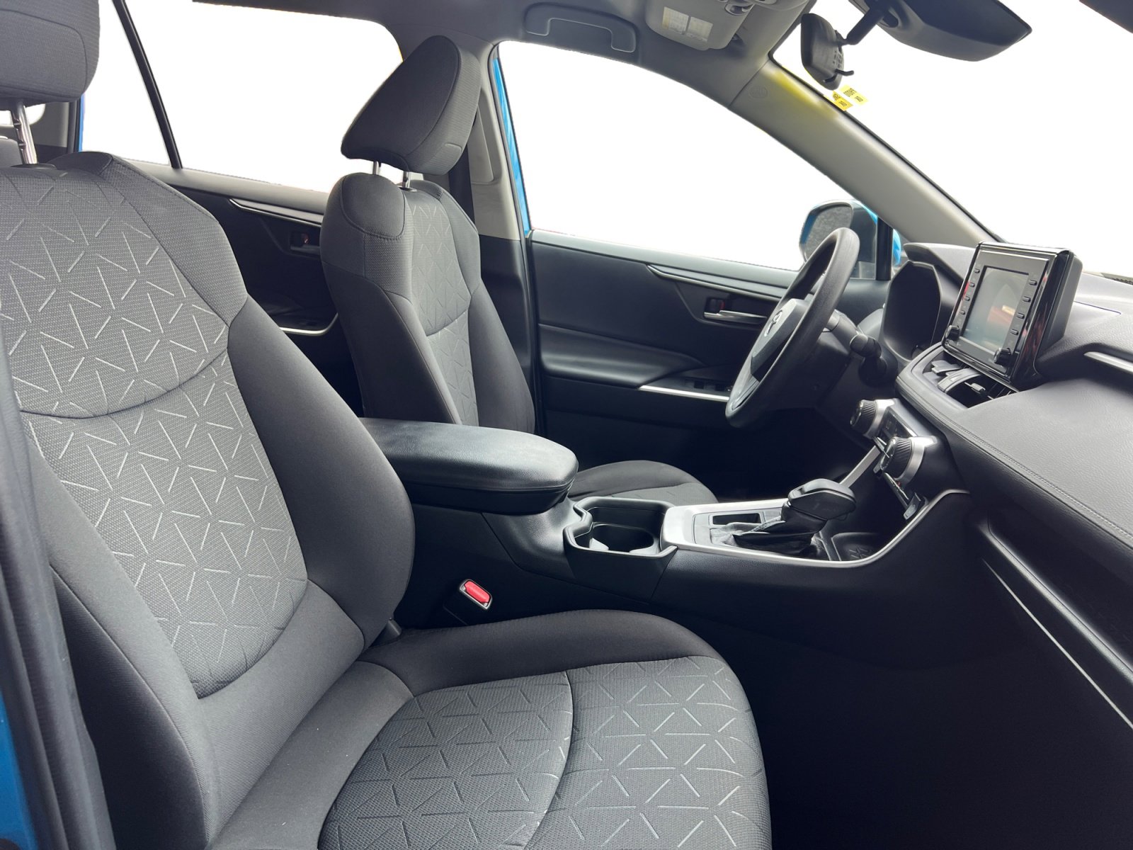 Used 2020 Toyota RAV4 XLE w/ Carpet Mat Package FWD image 15