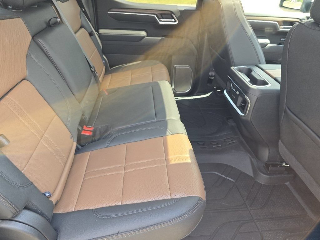 Used 2026 Chevrolet Silverado 1500 High Country w/ Technology Package AWD/4WD image 29