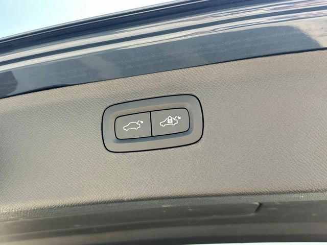 Certified 2024 Volvo XC90 B6 Plus w/ Protection Package Premier AWD/4WD image 37
