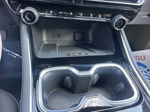 Used 2024 Chevrolet Traverse RS w/ LPO, Floor Liner Package AWD/4WD image 16