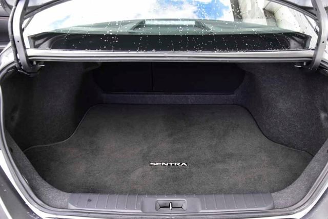 Used 2025 Nissan Sentra SR w/ SR Premium Package image 28