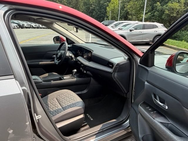 Certified 2025 Nissan Kicks SV AWD/4WD image 25