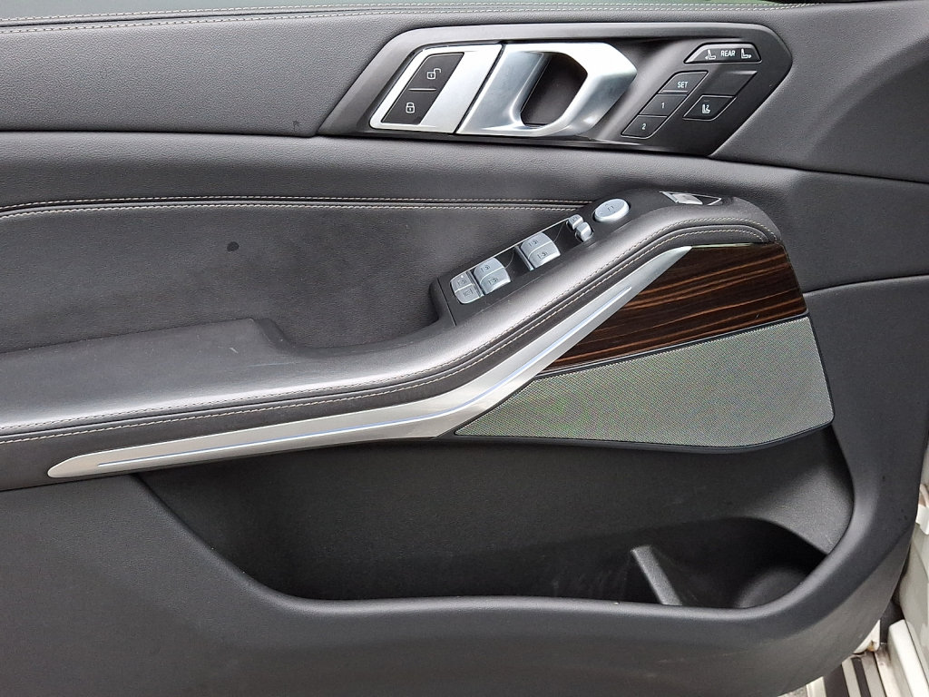 Used 2025 BMW X7 xDrive40i AWD/4WD image 19