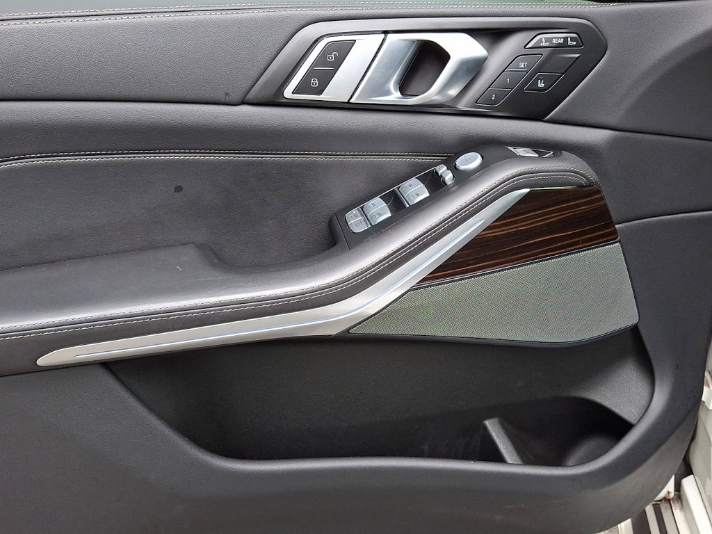 Used 2025 BMW X7 xDrive40i AWD/4WD image 19