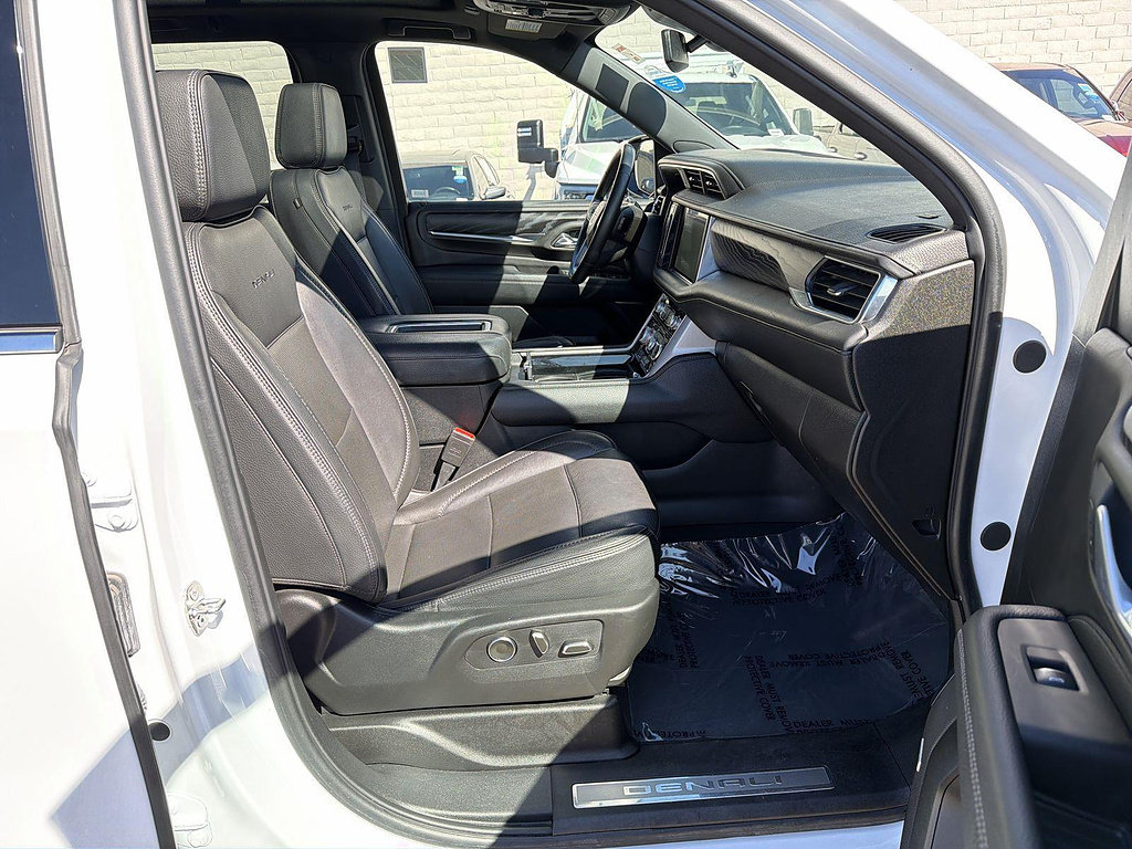 Used 2024 GMC Yukon Denali RWD image 28