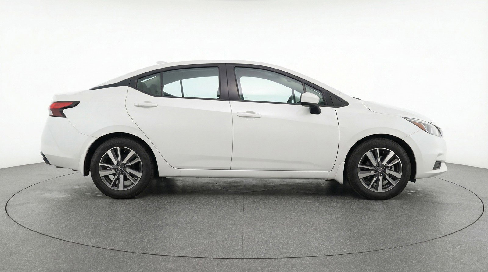 Used 2025 Nissan Versa SV FWD image 11