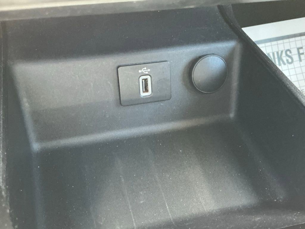 Used 2017 Ford Fusion SE w/ Equipment Group 201A FWD image 33