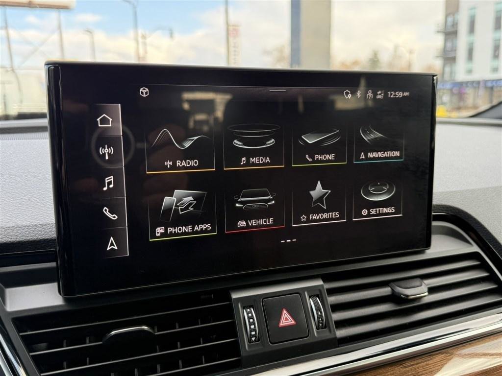 Used 2022 Audi Q5 e Premium w/ Convenience Package image 38