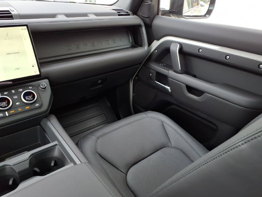 New 2026 Land Rover Defender 110 X-Dynamic SE AWD/4WD image 22