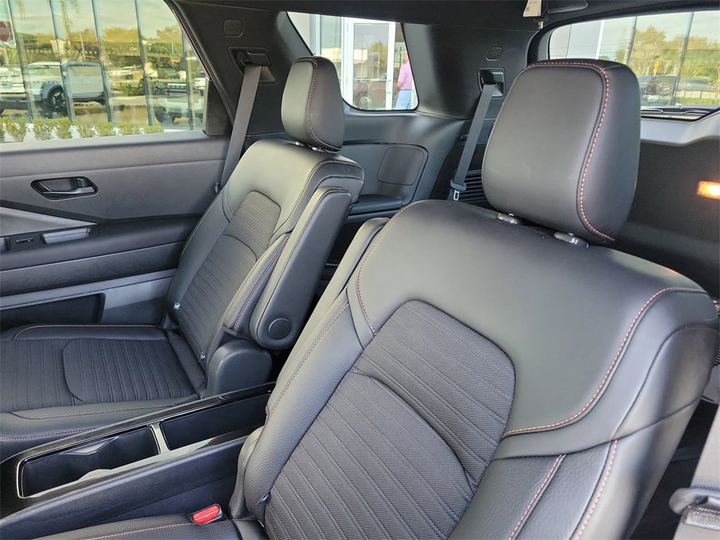 Used 2025 Nissan Pathfinder Rock Creek image 15