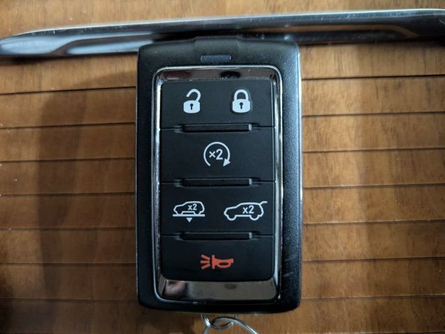 Used 2022 Jeep Grand Wagoneer Series III w/ Rear Seat Video Group 1 AWD/4WD image 33