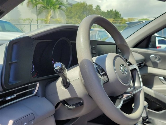 Used 2022 Hyundai Elantra SEL w/ Cargo Package image 7