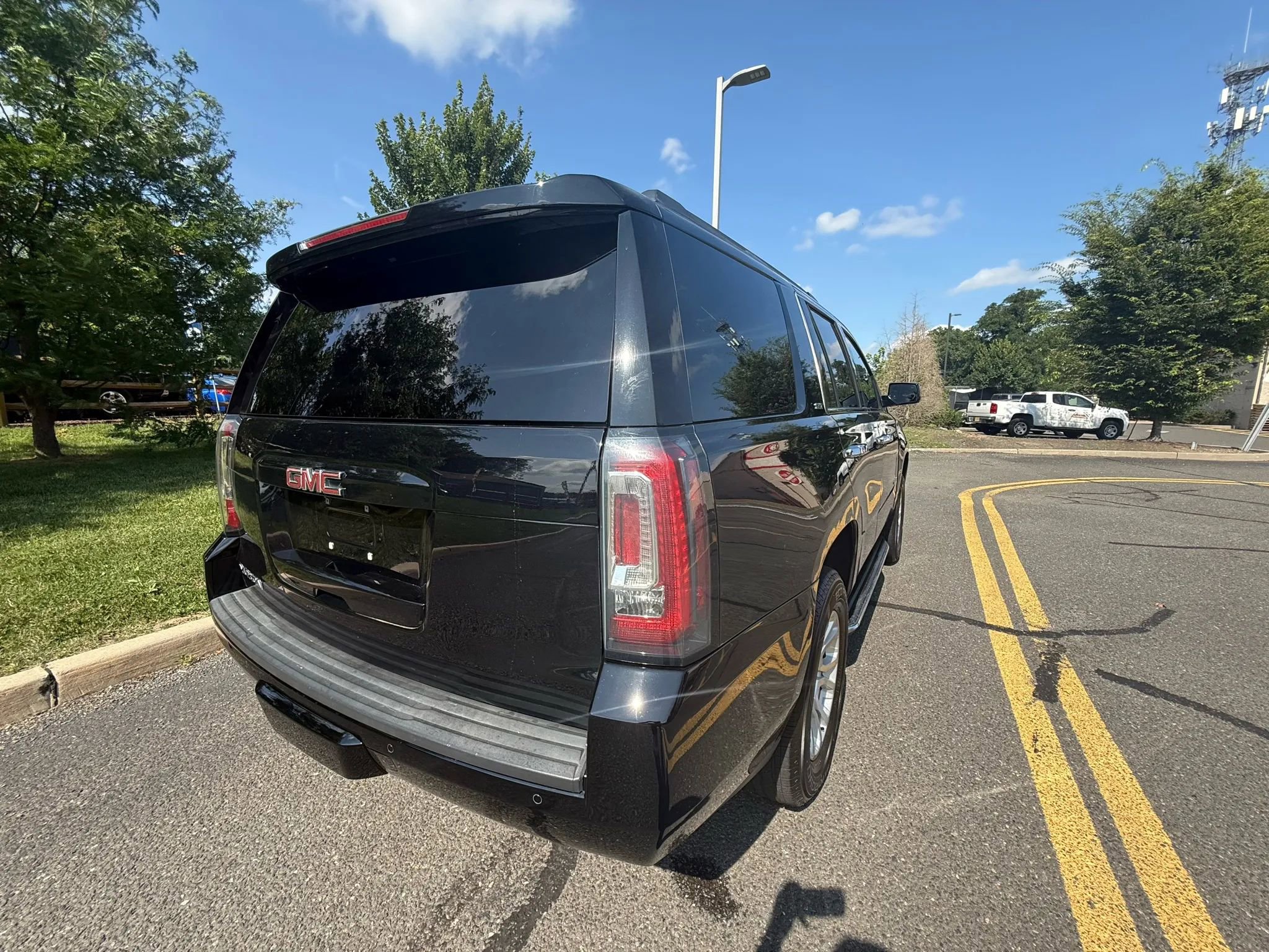 Used 2015 GMC Yukon SLT w/ HD Trailering Package image 6