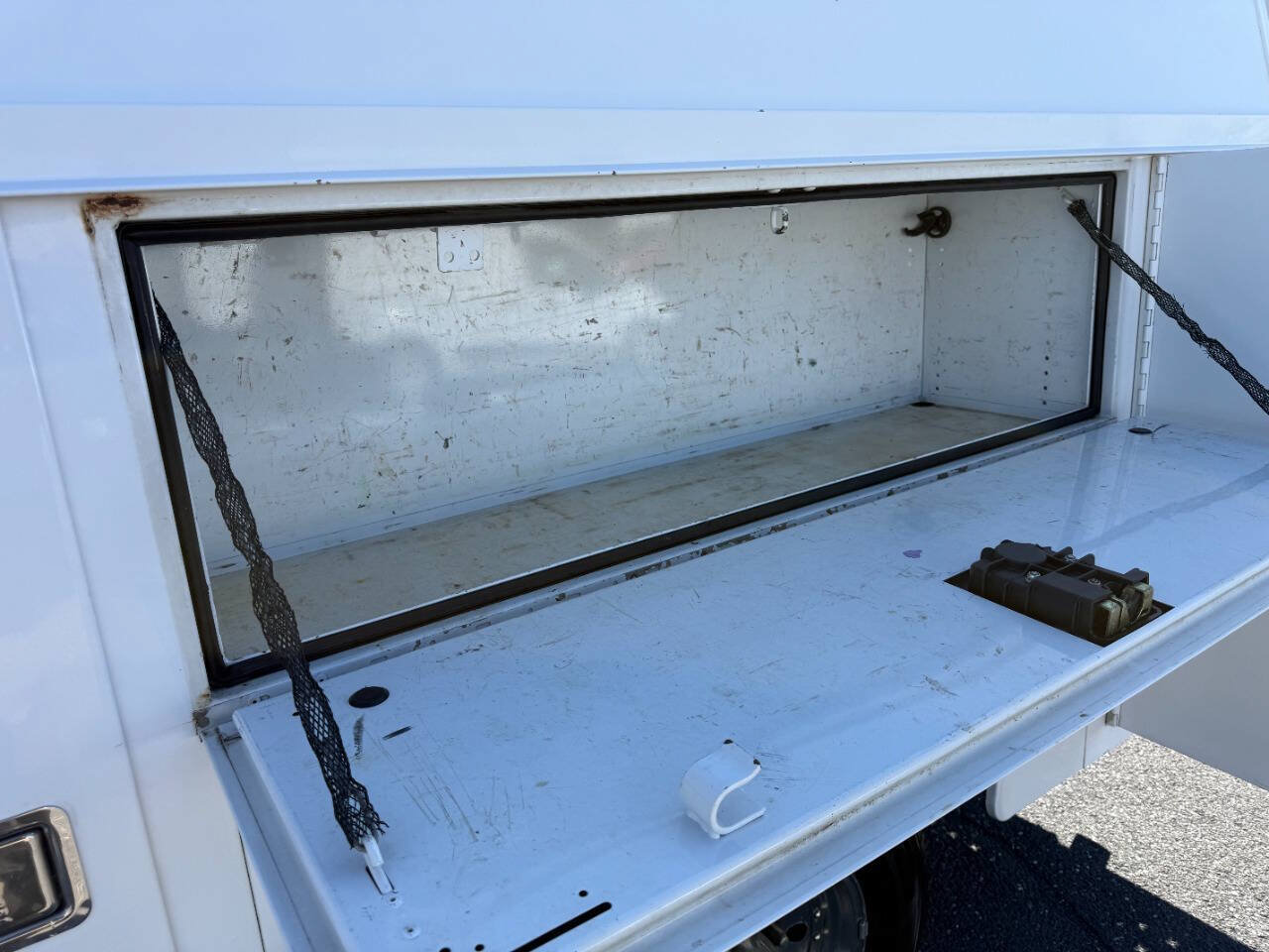 Used 2010 Chevrolet Express 3500 RWD image 28