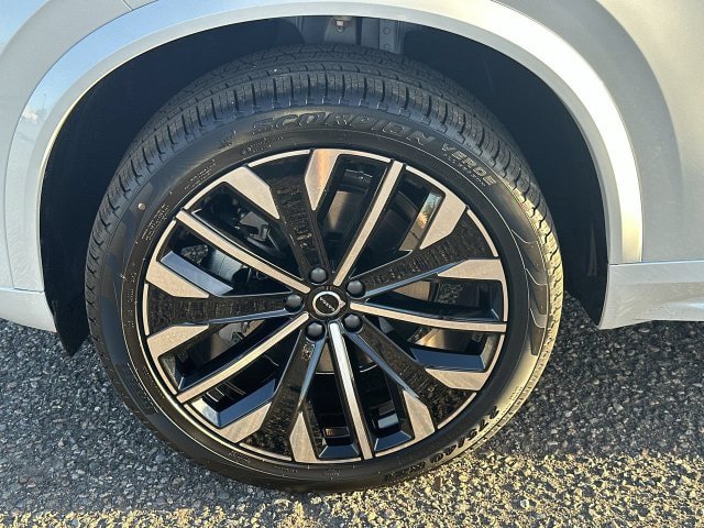 New 2026 Volvo XC90 B6 Plus w/ Protection Package Premier AWD/4WD image 11