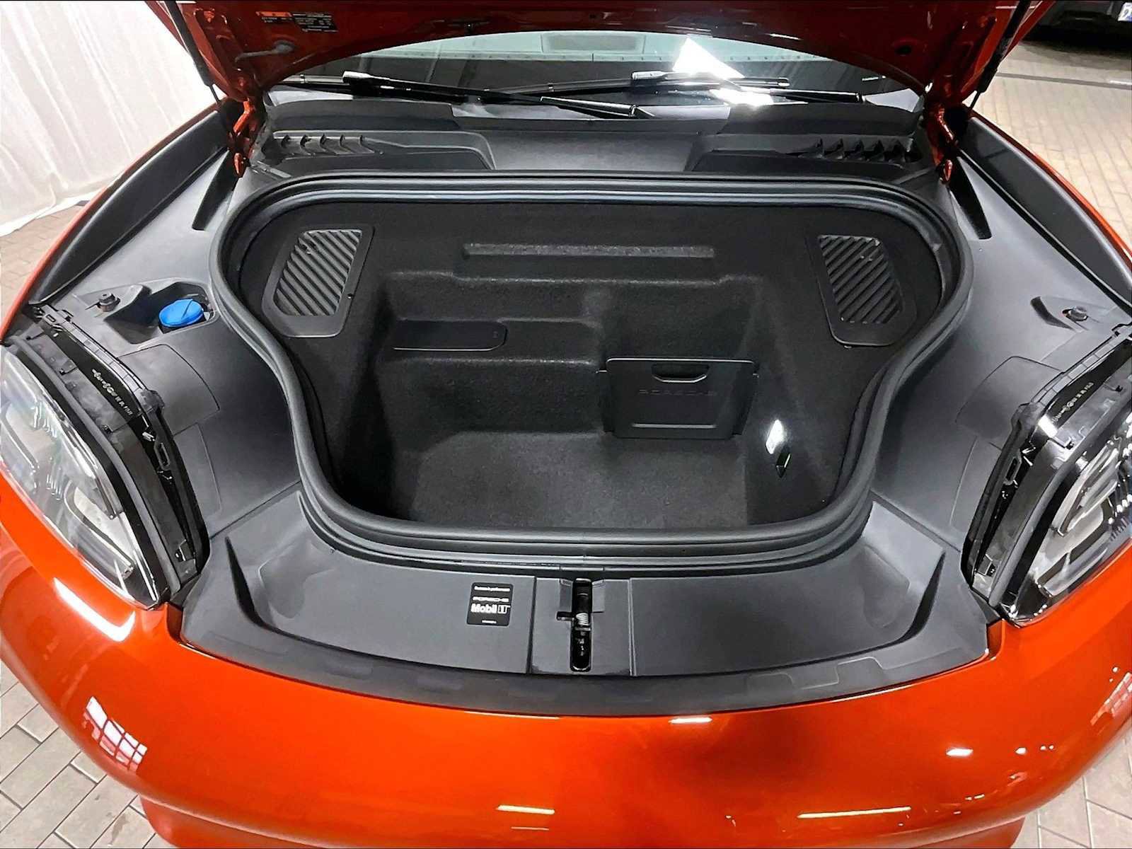 Used 2025 Porsche Macan Electric image 37