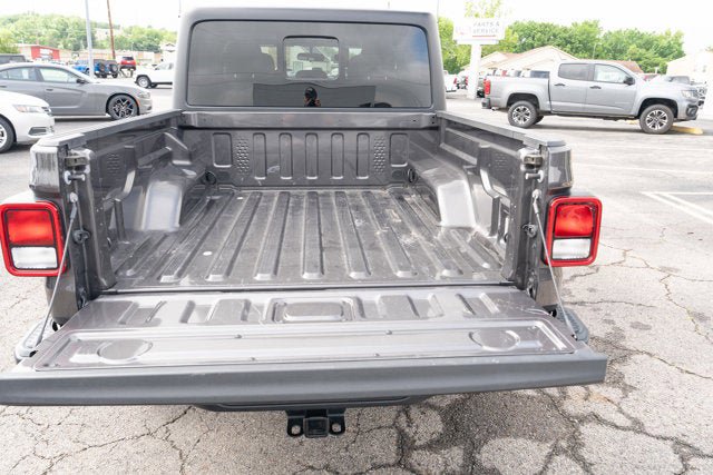 Certified 2023 Jeep Gladiator Sport AWD/4WD image 12