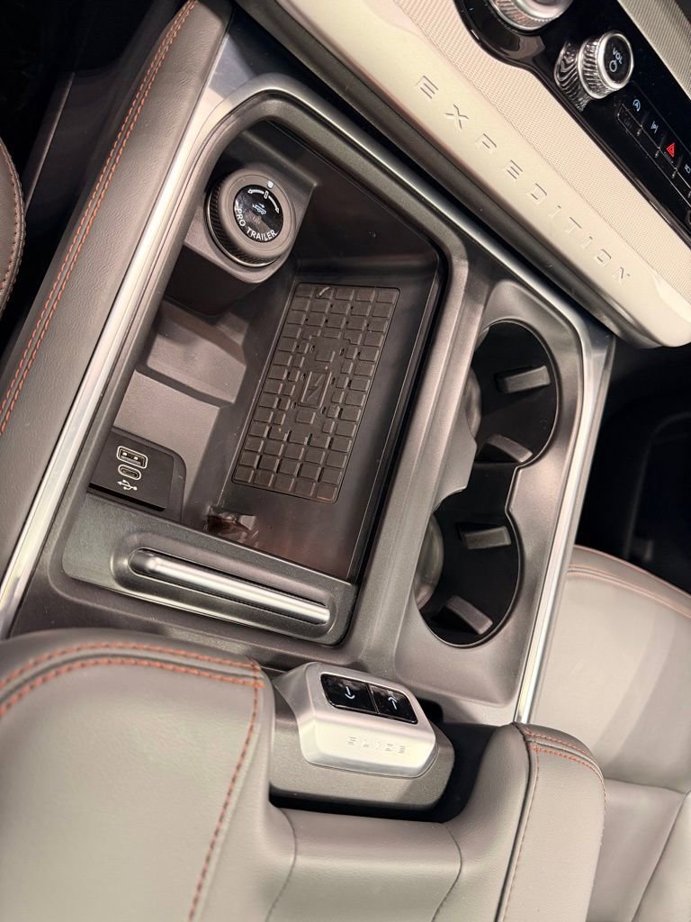 Used 2025 Ford Expedition Active image 40