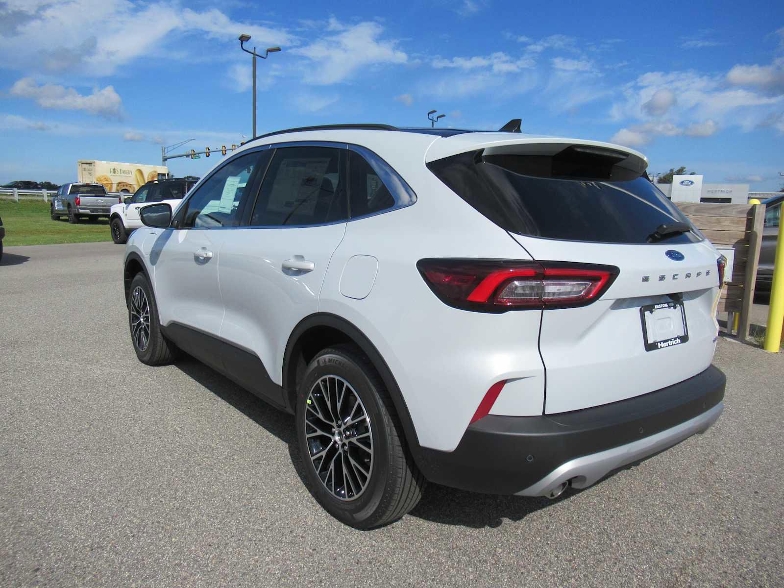 New 2026 Ford Escape SE FWD image 7