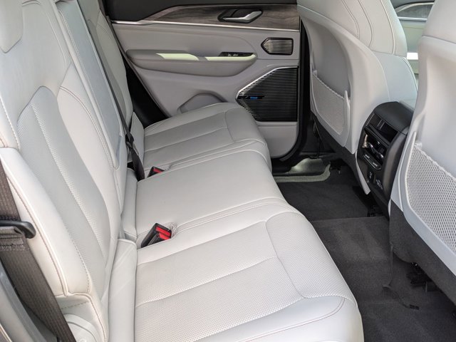Used 2022 Jeep Grand Cherokee Overland AWD/4WD image 21
