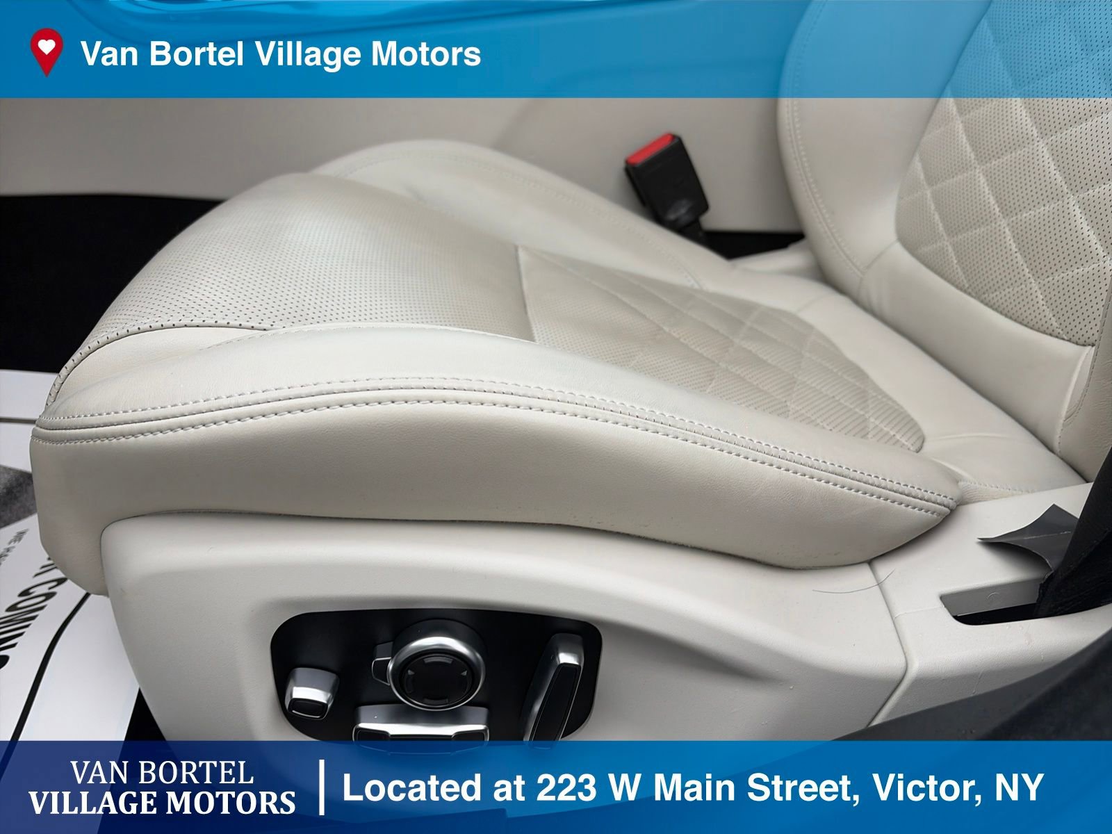 Used 2020 Jaguar XE S image 17