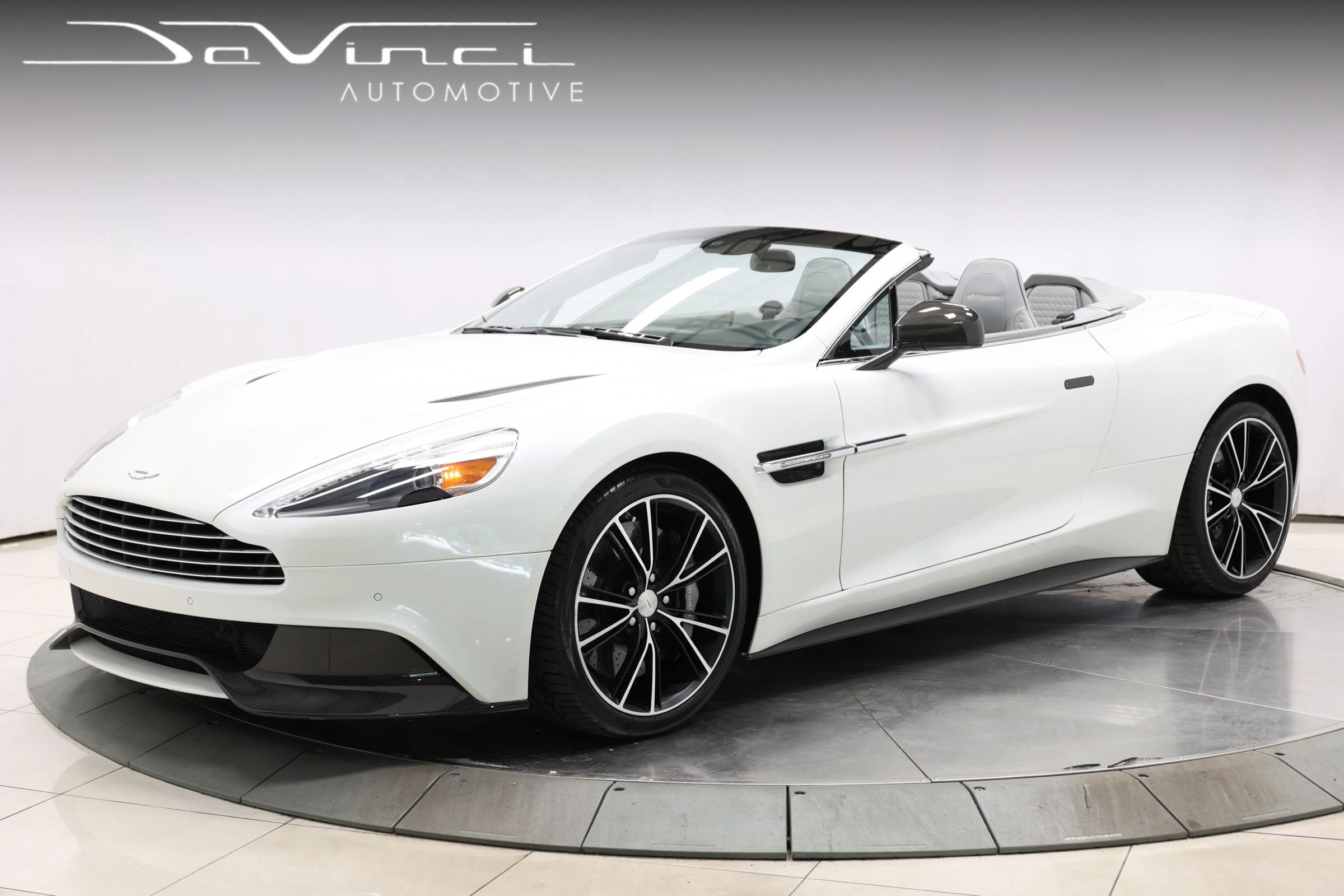 Used 2014 Aston Martin Vanquish Volante RWD image 1