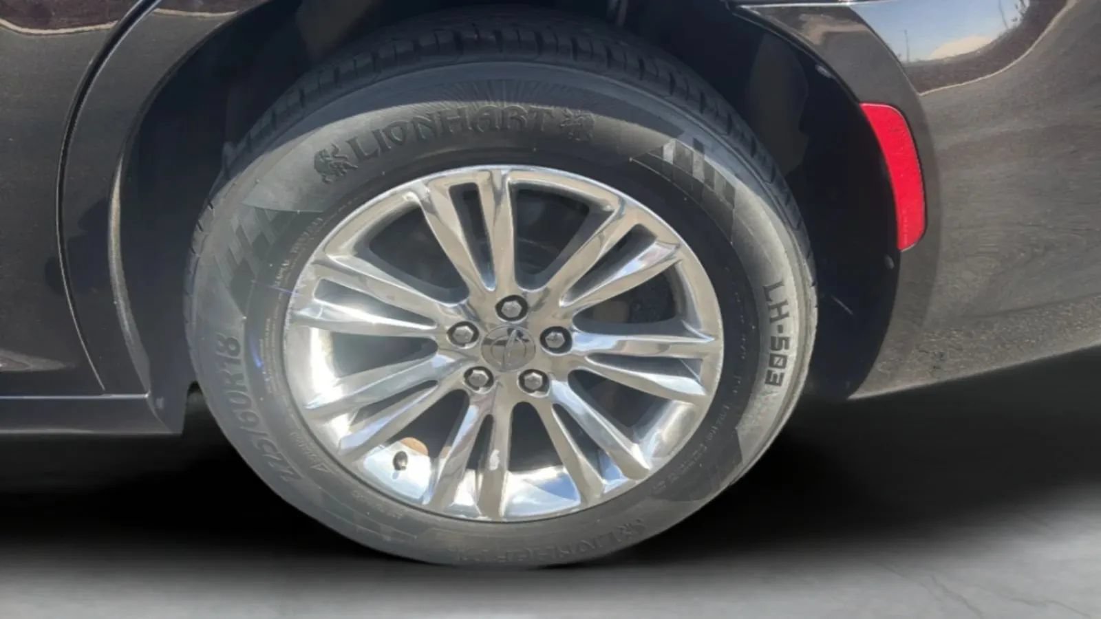 Used 2016 Chrysler 300 C RWD image 34