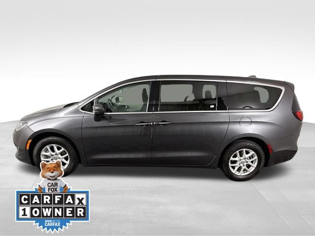 Used 2020 Chrysler Pacifica Touring w/ Cold Weather Group FWD image 4