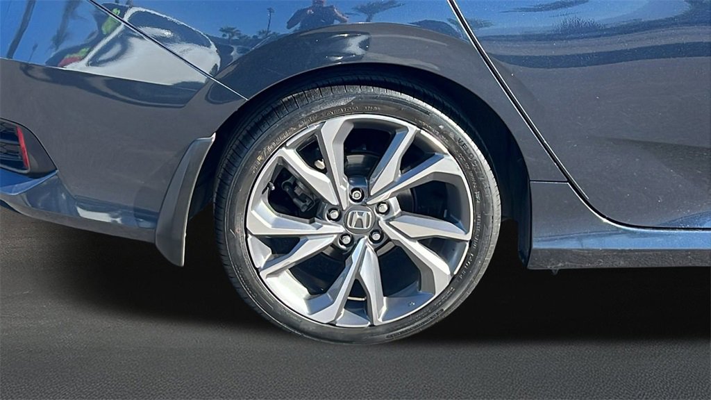 Used 2019 Honda Civic Touring image 4