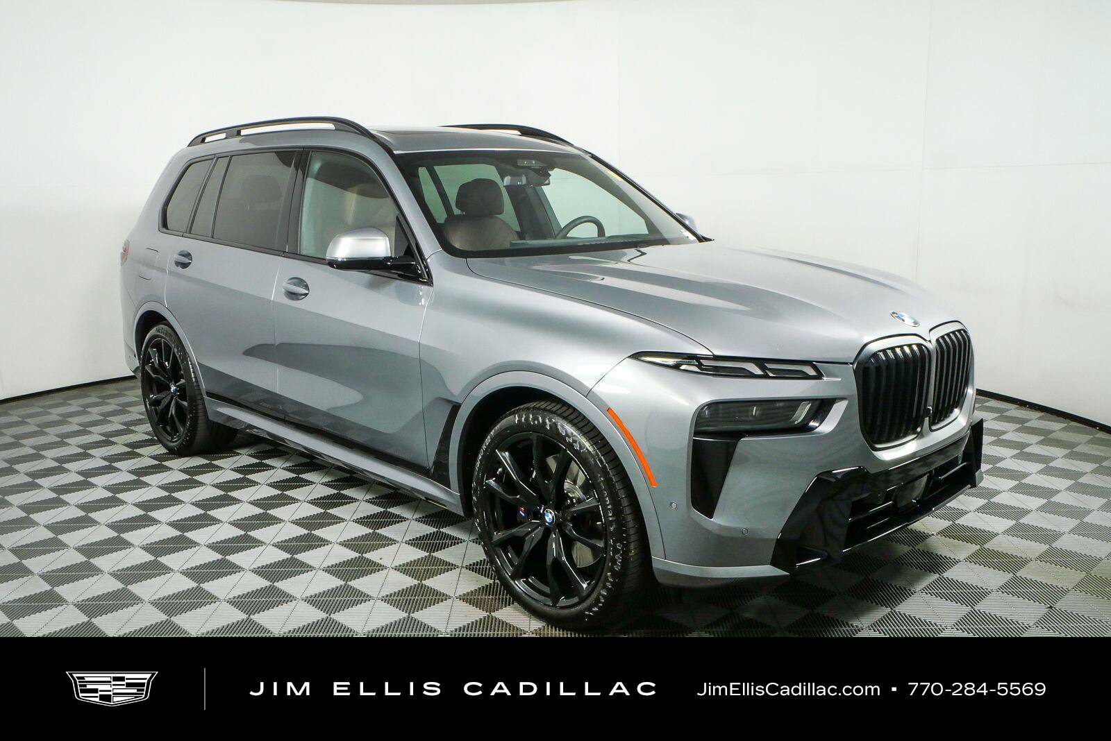 Used 2024 BMW X7 xDrive40i w/ M Sport Package AWD/4WD image 1